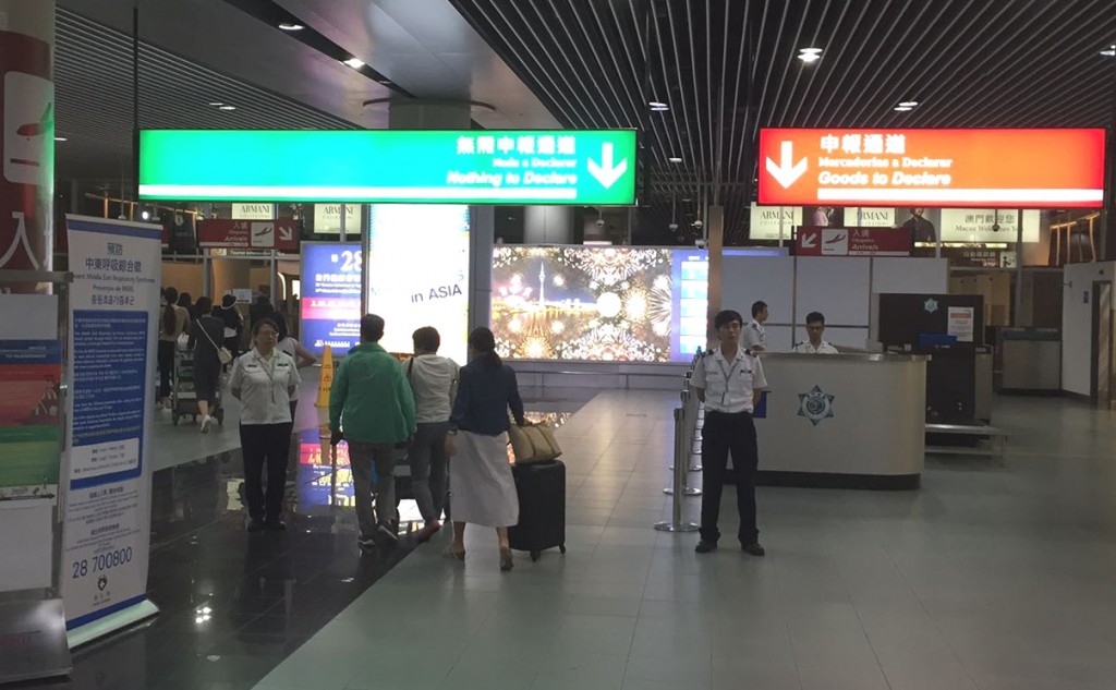 海關在各主要口岸全面實施紅綠通道通關系統